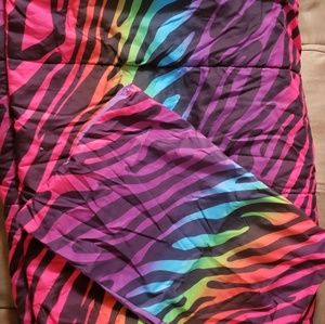 Twin comforter and pillow sham